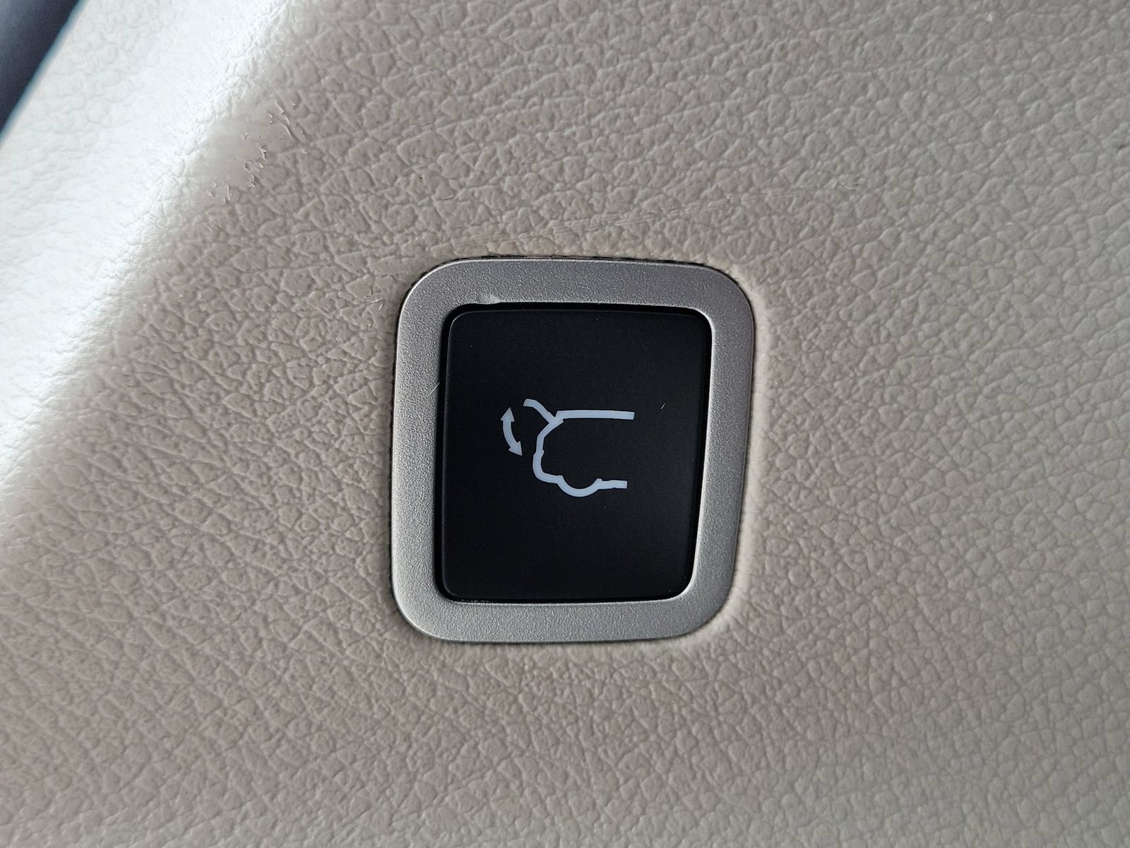 Used 2023 Chrysler Voyager LX FWD image 21