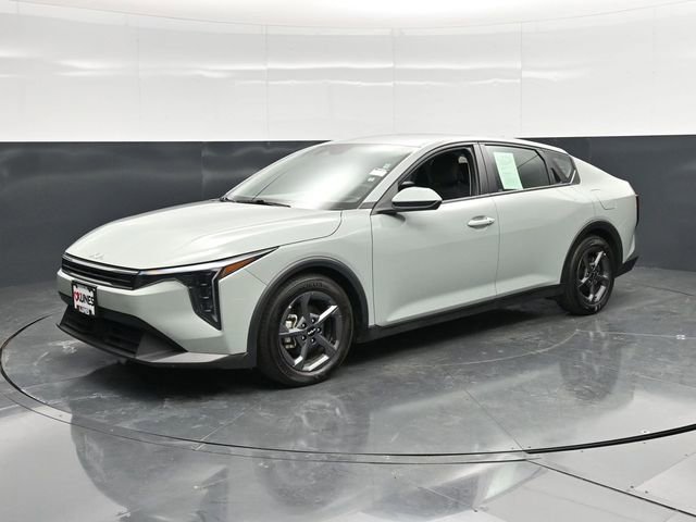Used 2025 Kia K4 LXS image 3