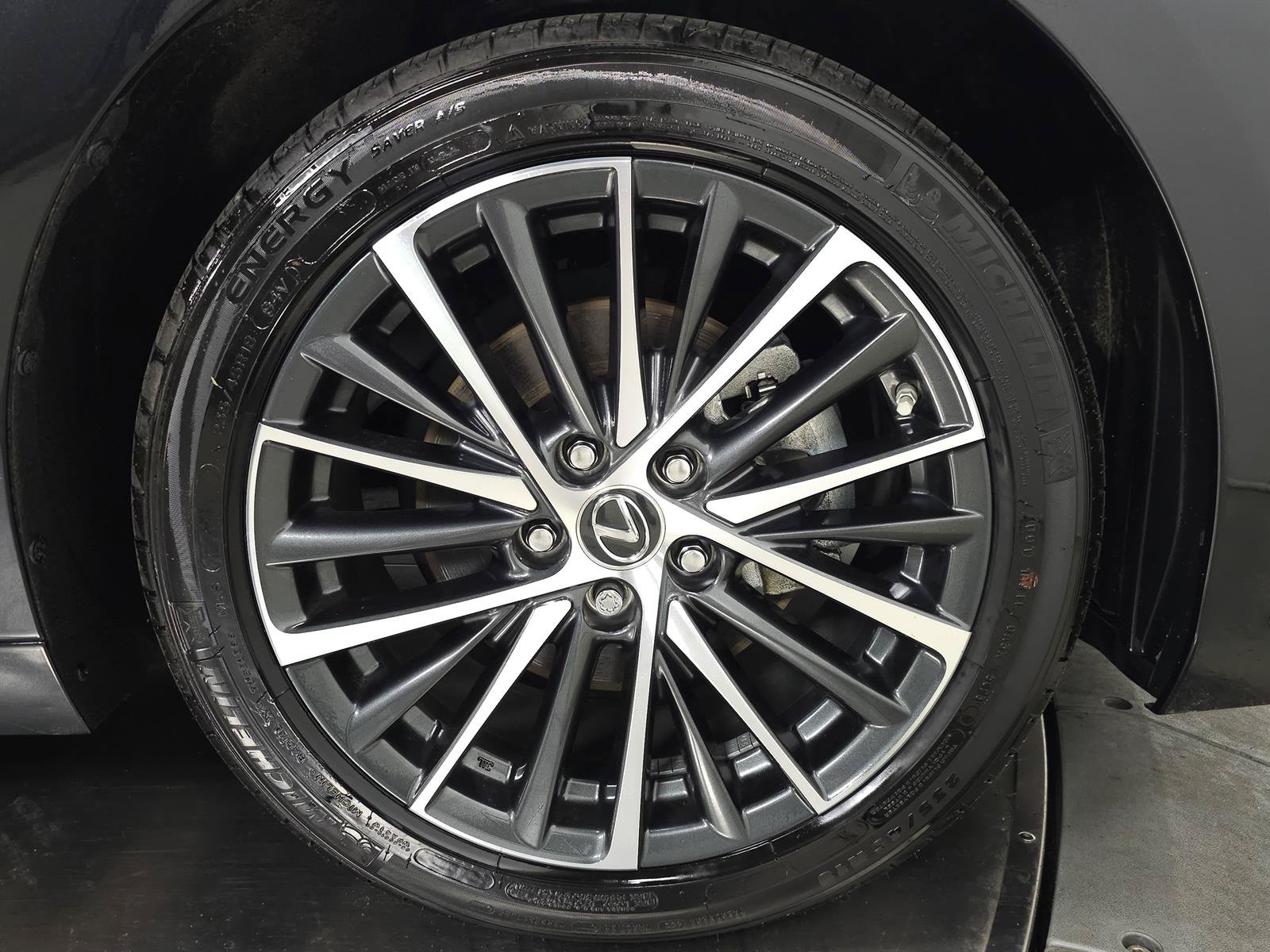 Used 2024 Lexus ES 300h w/ Premium Package FWD image 11