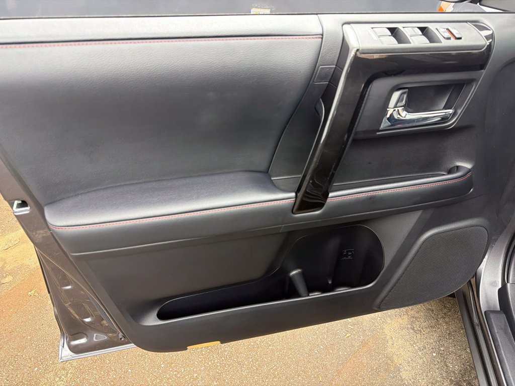 Used 2020 Toyota 4Runner Venture w/ Moonroof Package AWD/4WD image 11