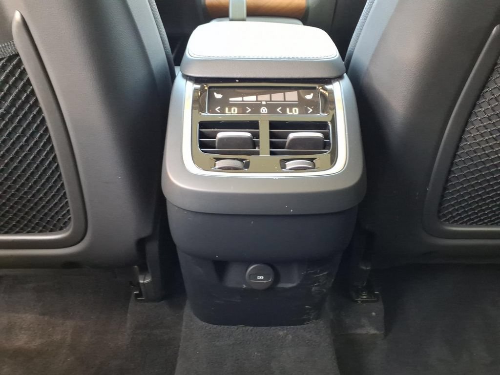 Certified 2023 Volvo XC90 B6 Core w/ Protection Package Premier AWD/4WD image 23