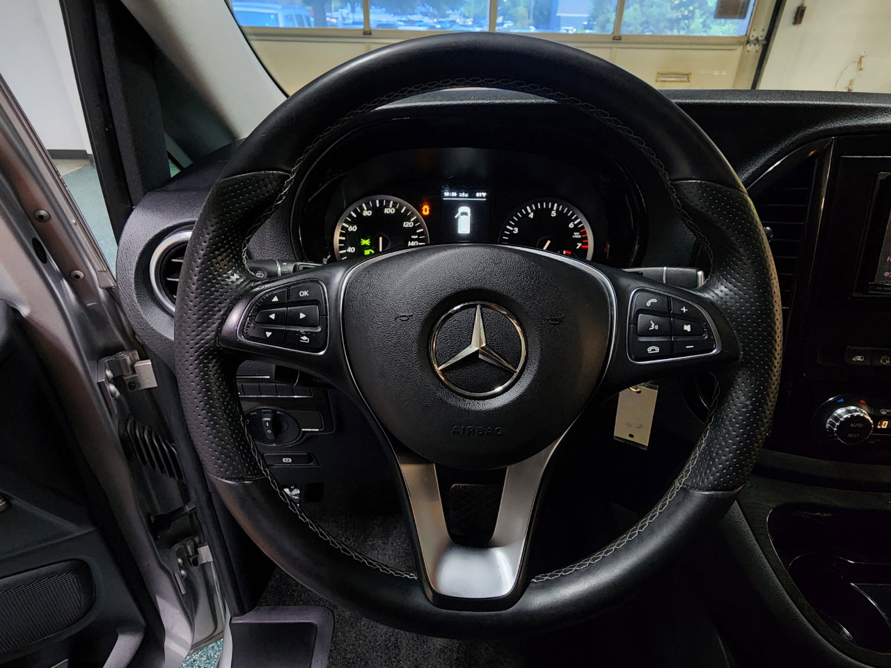 Used 2018 Mercedes-Benz Metris Passenger image 29