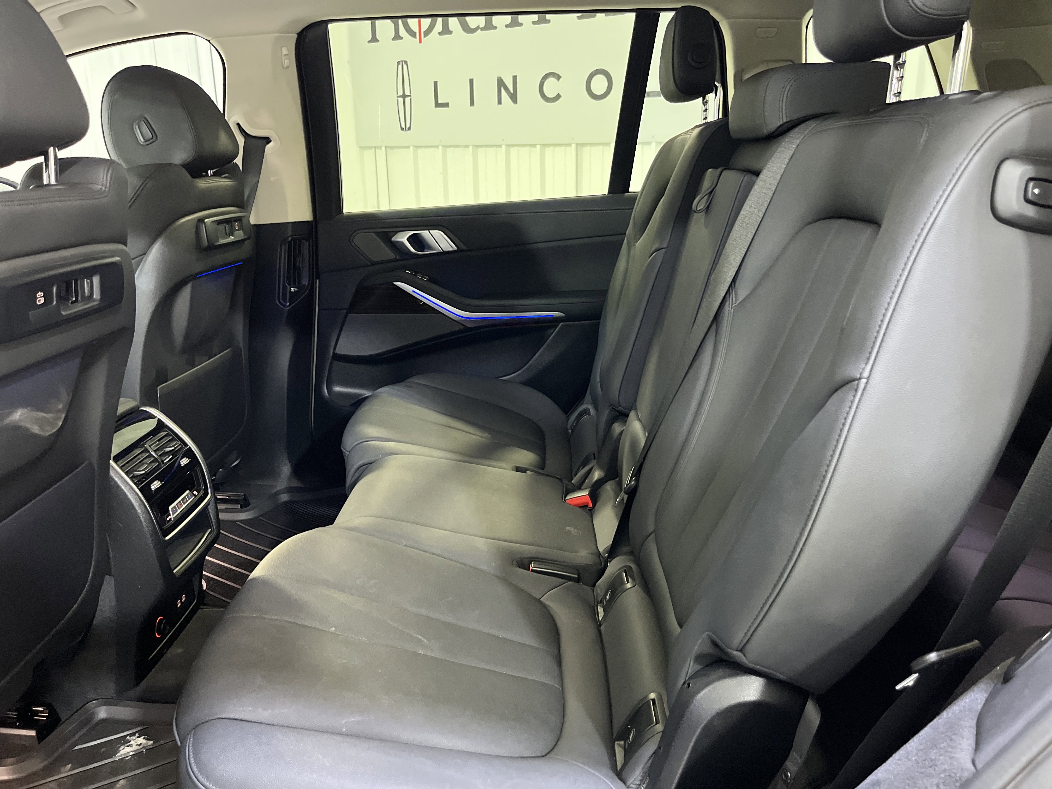 Used 2021 BMW X7 xDrive40i w/ Premium Package image 16