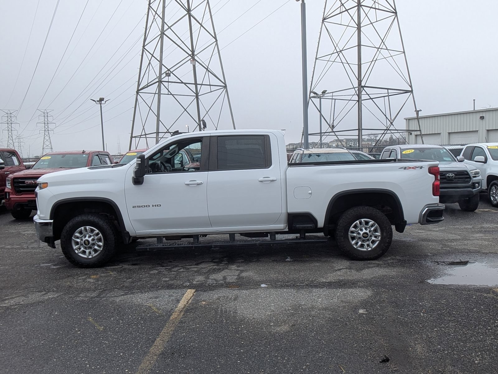 Used 2021 Chevrolet Silverado 2500 LT w/ Convenience Package AWD/4WD image 2