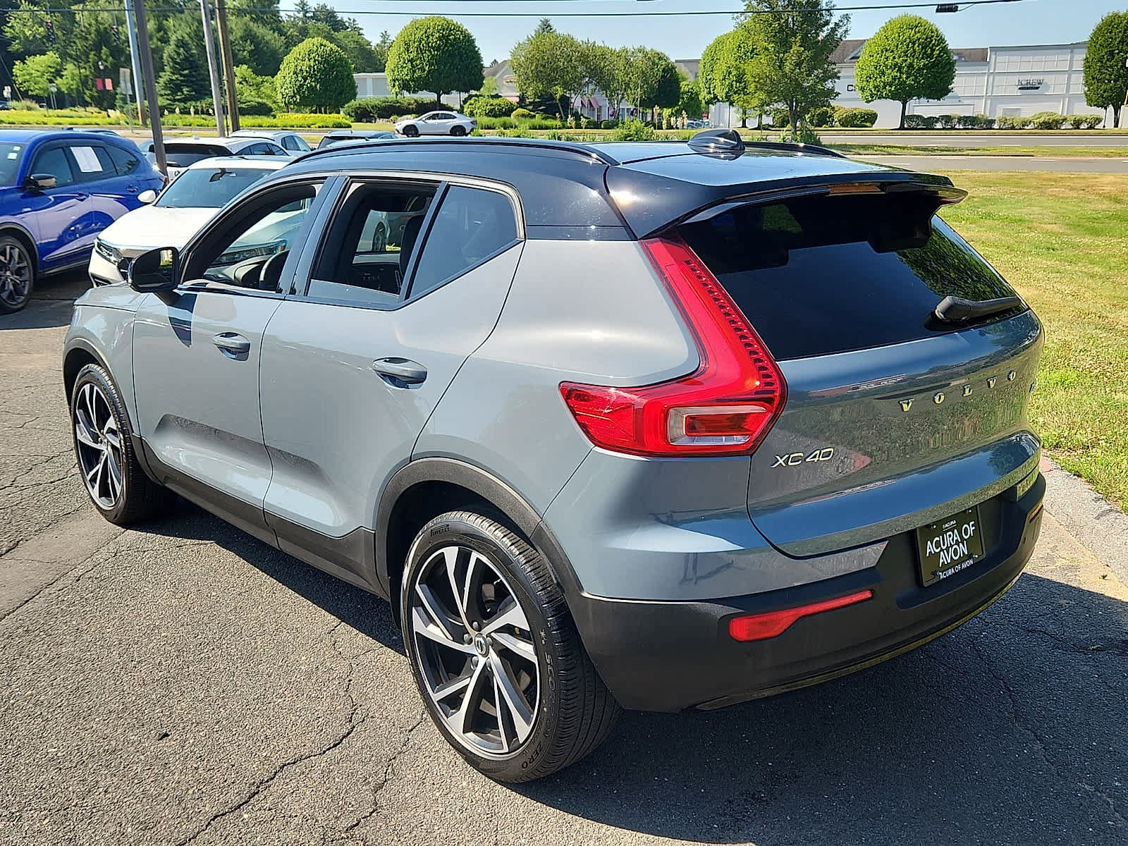 Used 2022 Volvo XC40 T5 R-Design w/ Climate Package AWD/4WD image 7