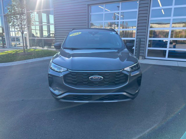 Used 2024 Ford Escape ST-Line w/ Tech Pack #1 AWD/4WD image 2