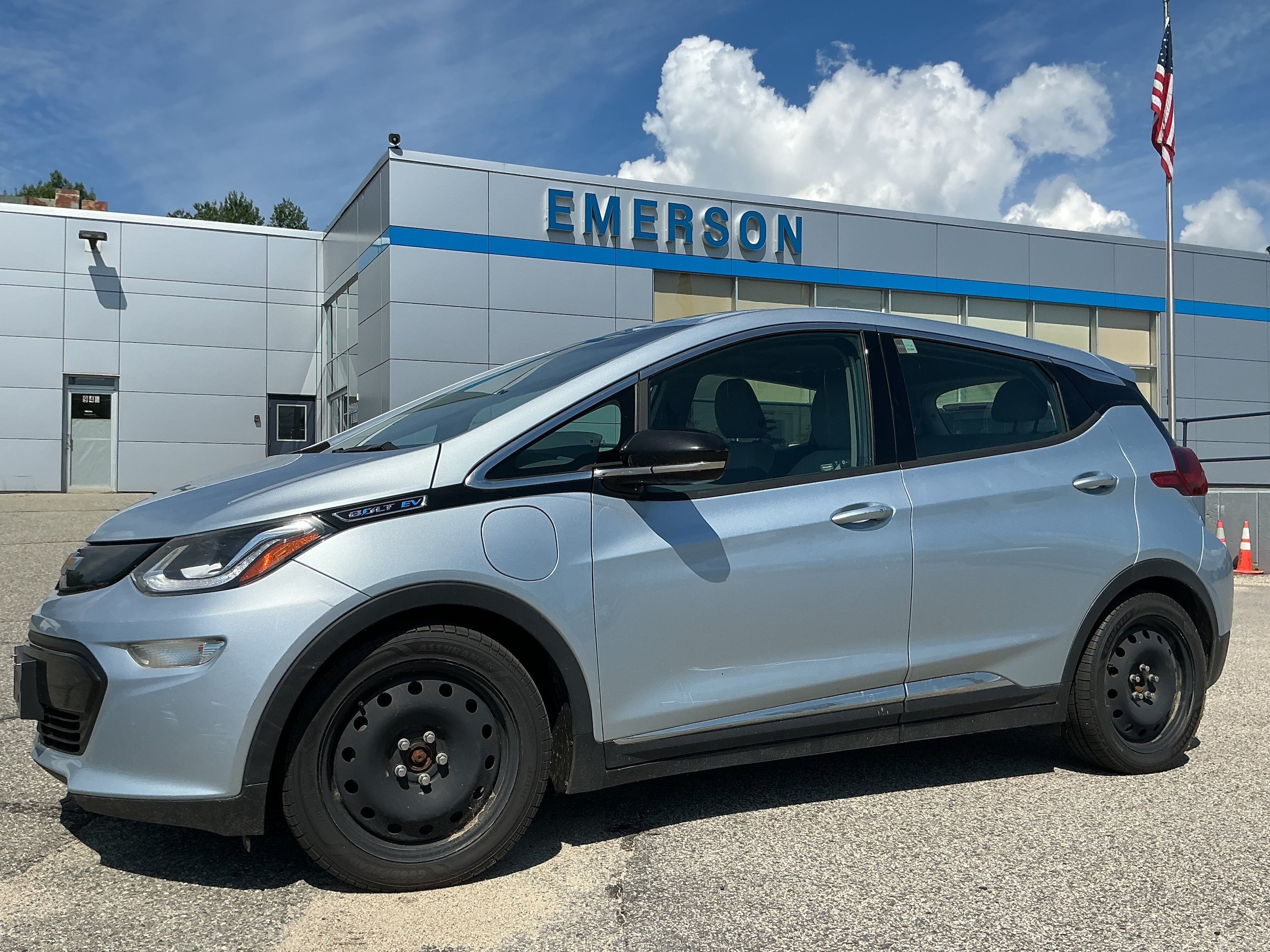 Used 2017 Chevrolet Bolt LT FWD image 1