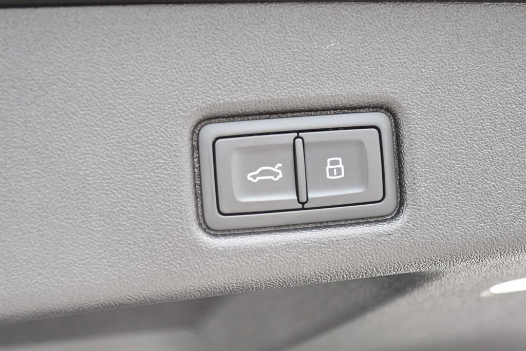 Used 2025 Audi Q5 Prestige AWD/4WD image 18