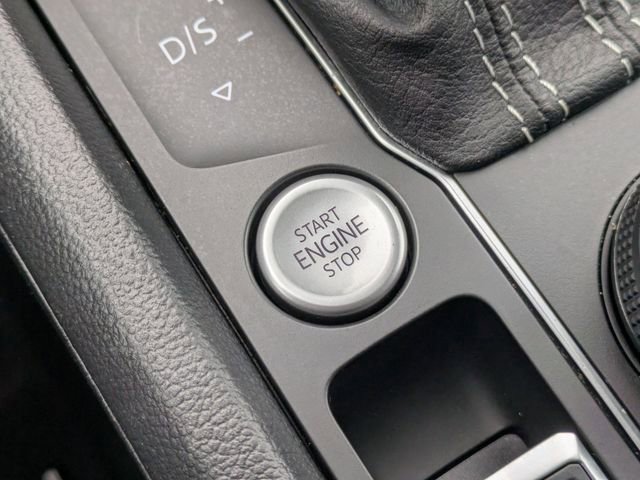 Certified 2022 Volkswagen Atlas SEL R-Line image 31