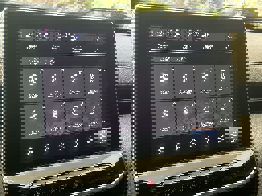 Used 2023 Jeep Compass Latitude image 18