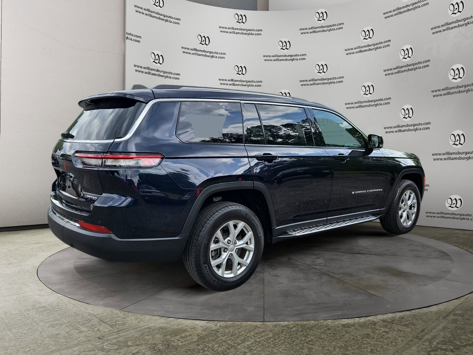 Used 2023 Jeep Grand Cherokee L Limited w/ Luxury Tech Group II AWD/4WD image 5