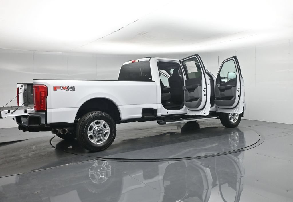 New 2026 Ford F350 XLT w/ FX4 Off-Road Package AWD/4WD image 5