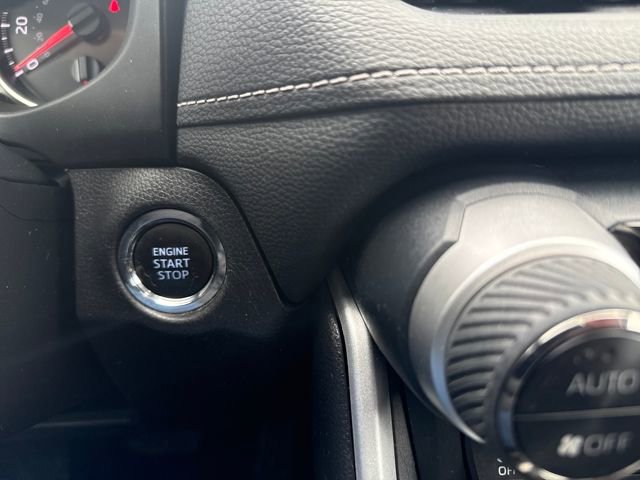 Used 2022 Toyota RAV4 XLE Premium image 33