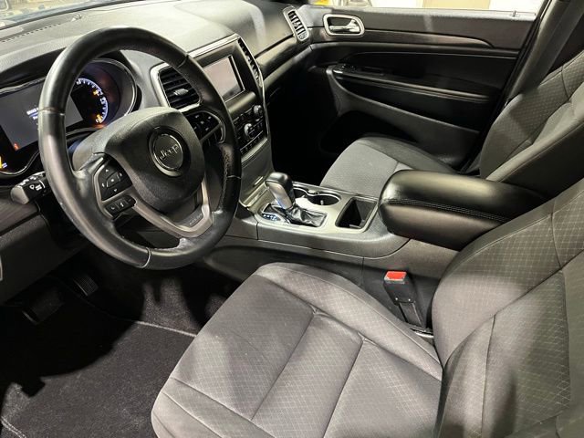 Used 2018 Jeep Grand Cherokee Laredo AWD/4WD image 14