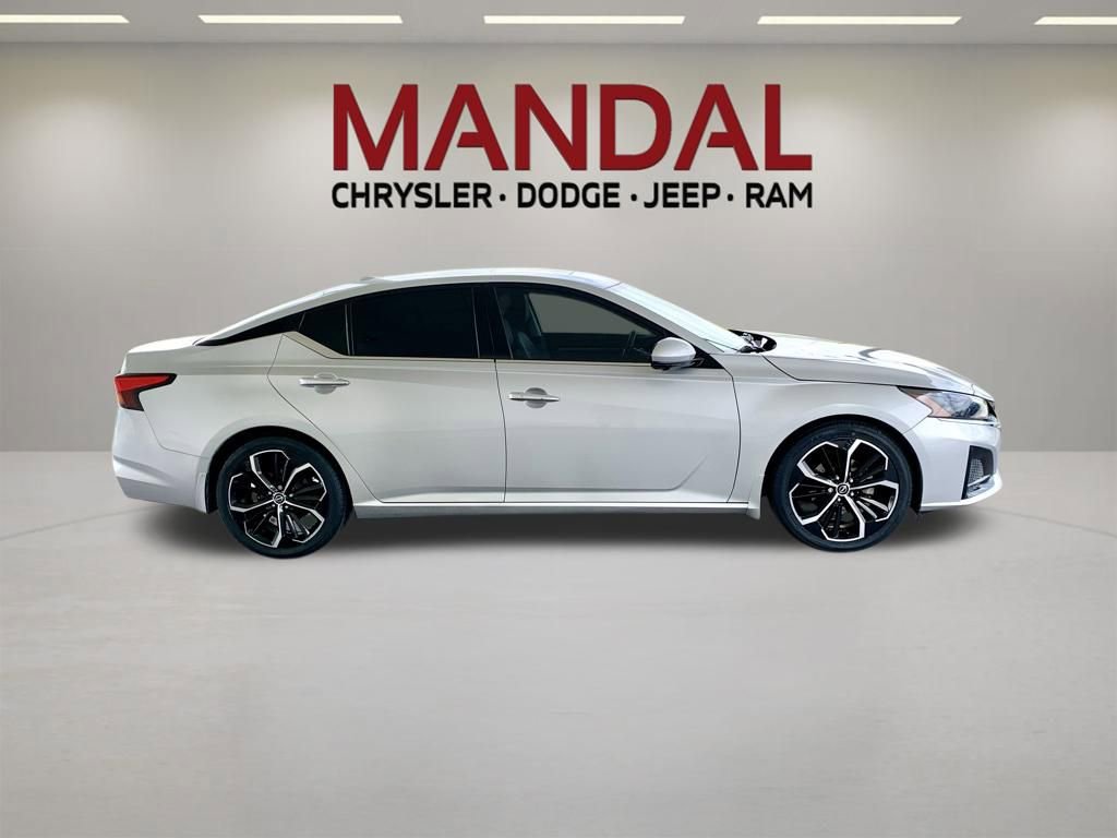 Used 2023 Nissan Altima 2.5 SL FWD image 6
