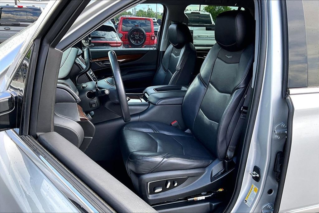 Used 2020 Cadillac Escalade 2WD image 23