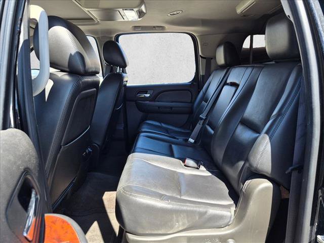Used 2014 Chevrolet Suburban LTZ RWD image 17
