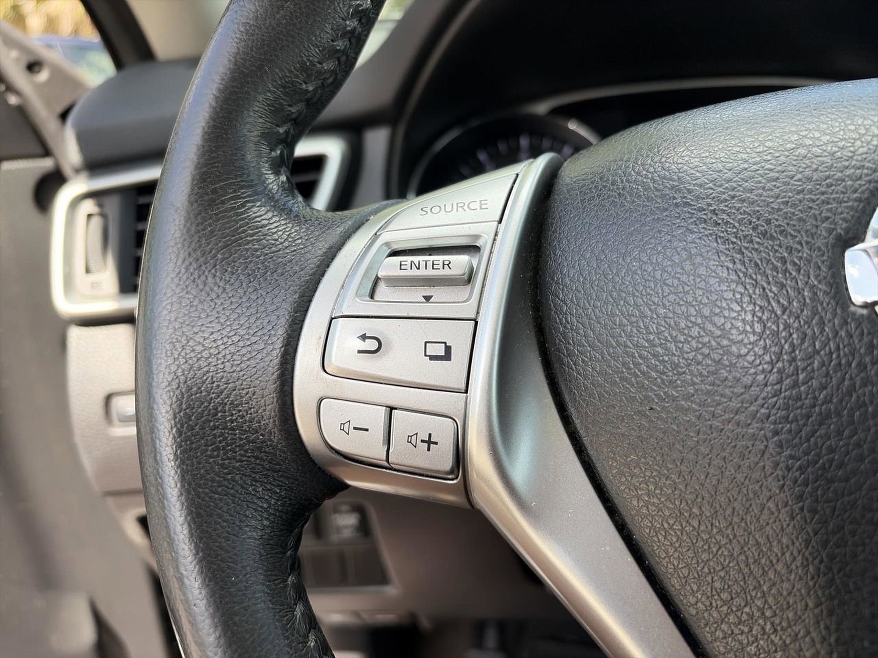 Used 2016 Nissan Rogue SL w/ SL Premium Package FWD image 11