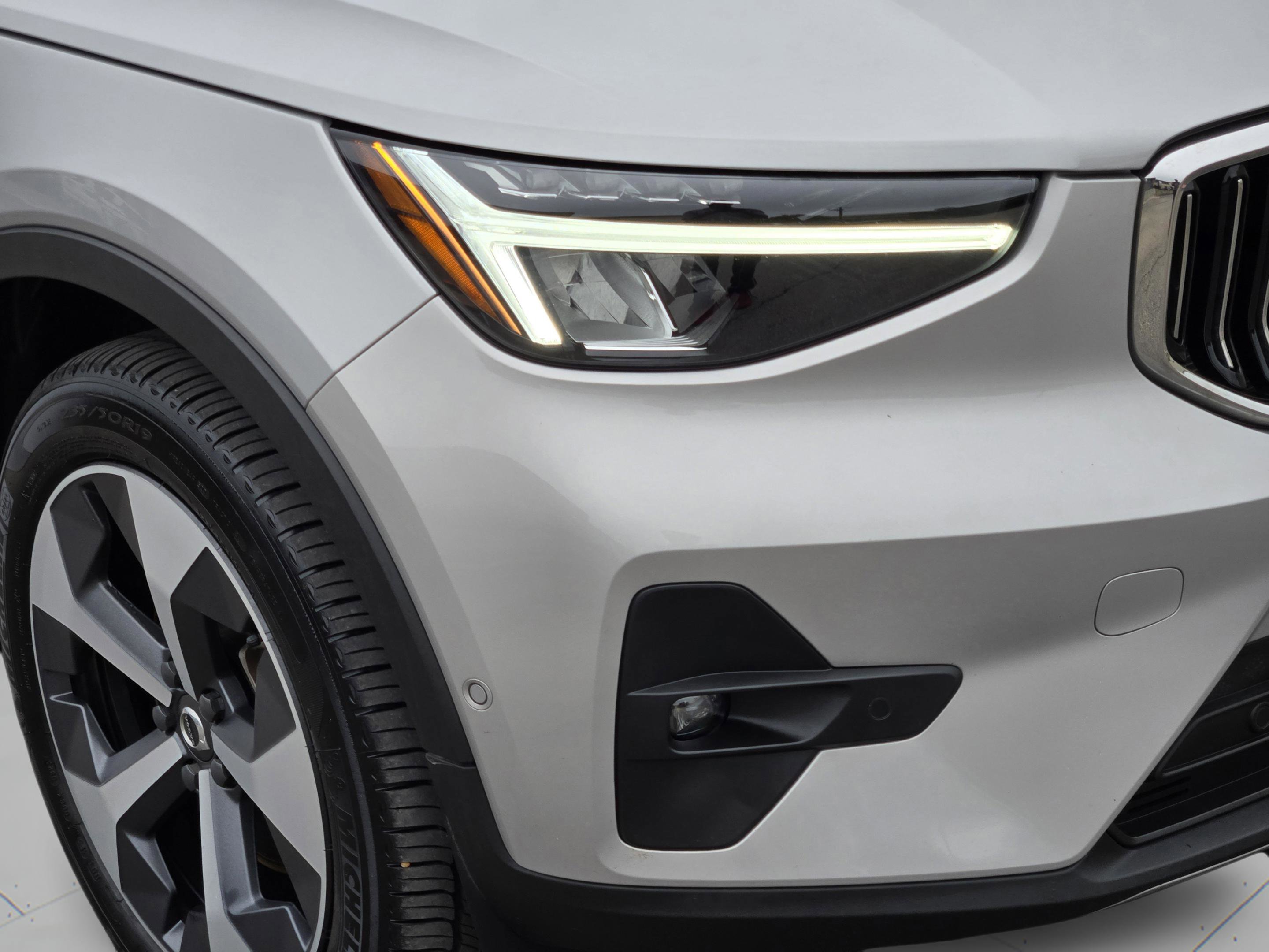 Used 2023 Volvo XC40 B5 Plus w/ Protection Package Premier AWD/4WD image 34