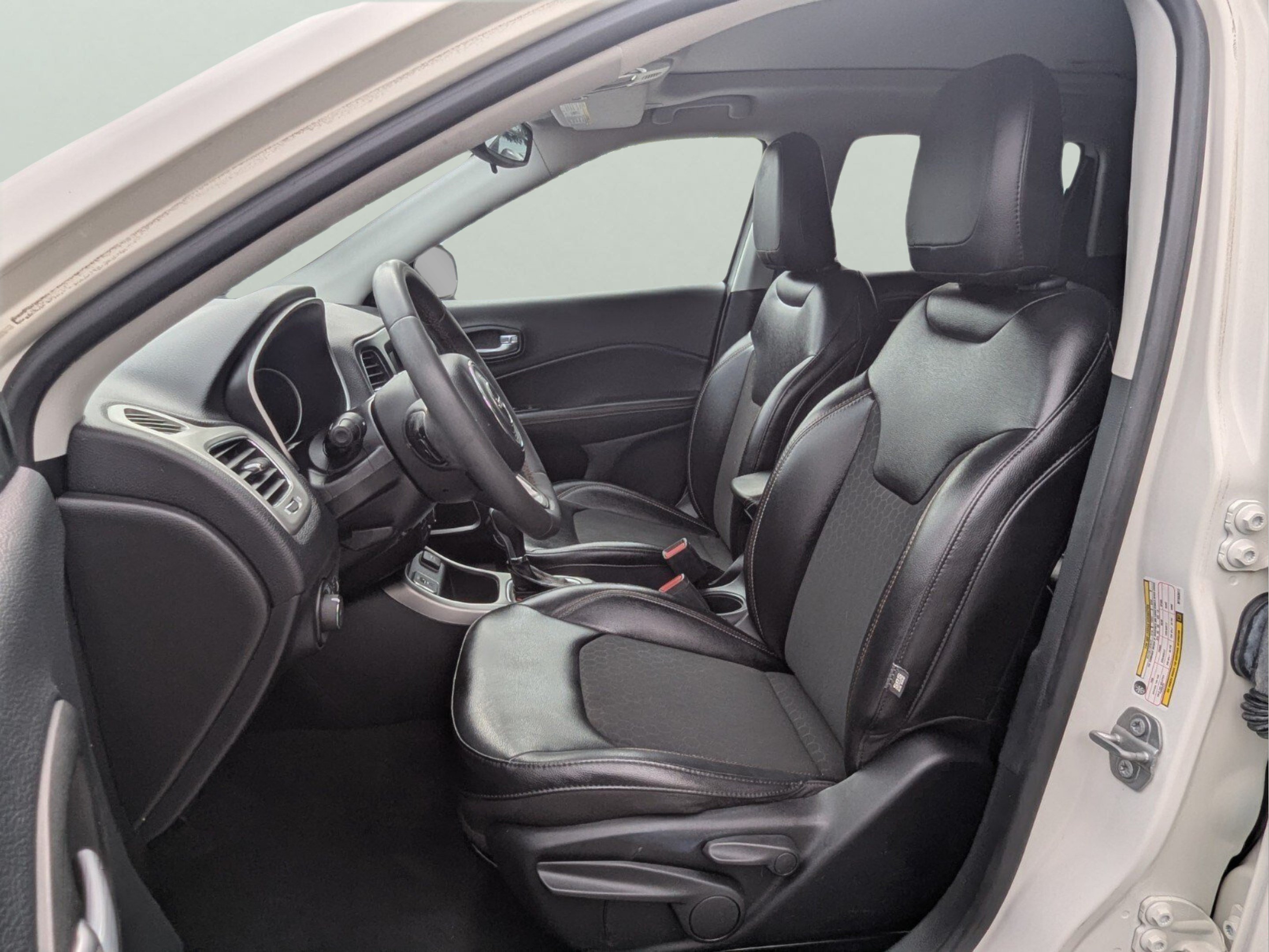 Used 2021 Jeep Compass Latitude w/ Sun and Sound Group FWD image 11
