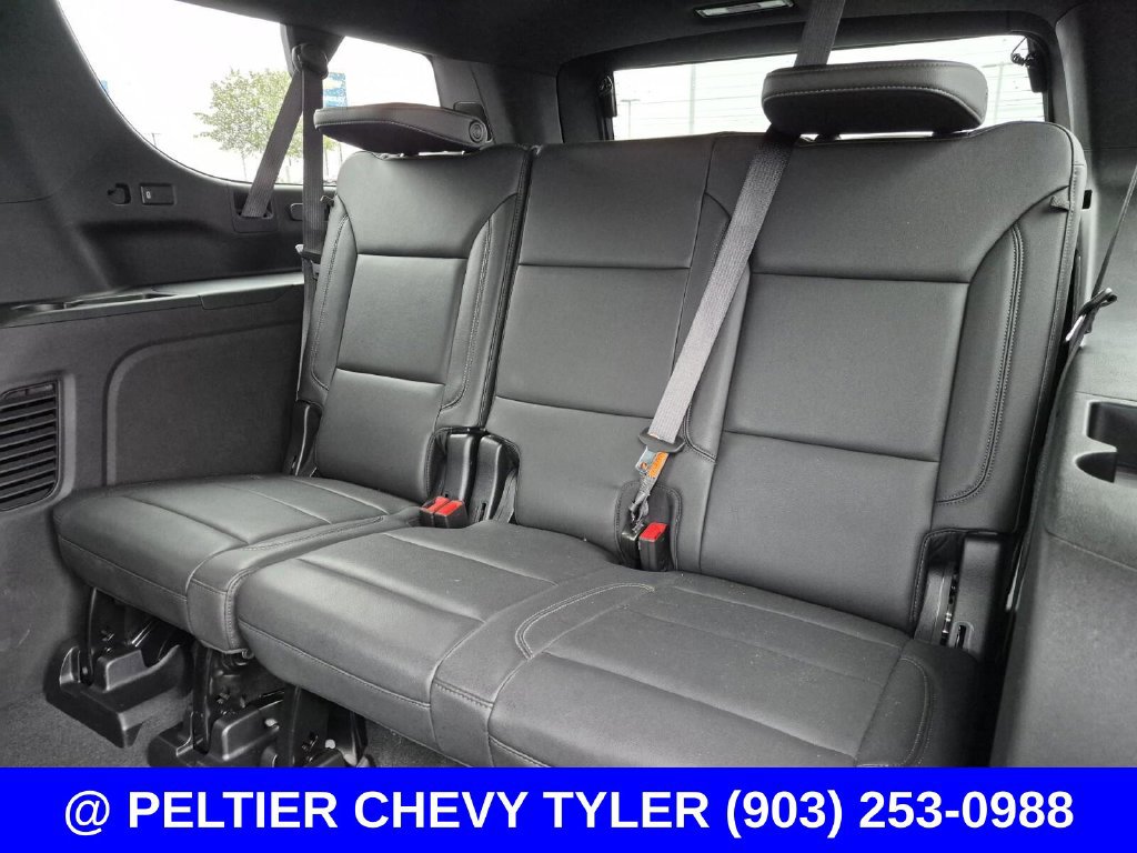Used 2024 Chevrolet Suburban LT w/ Luxury Package RWD image 40
