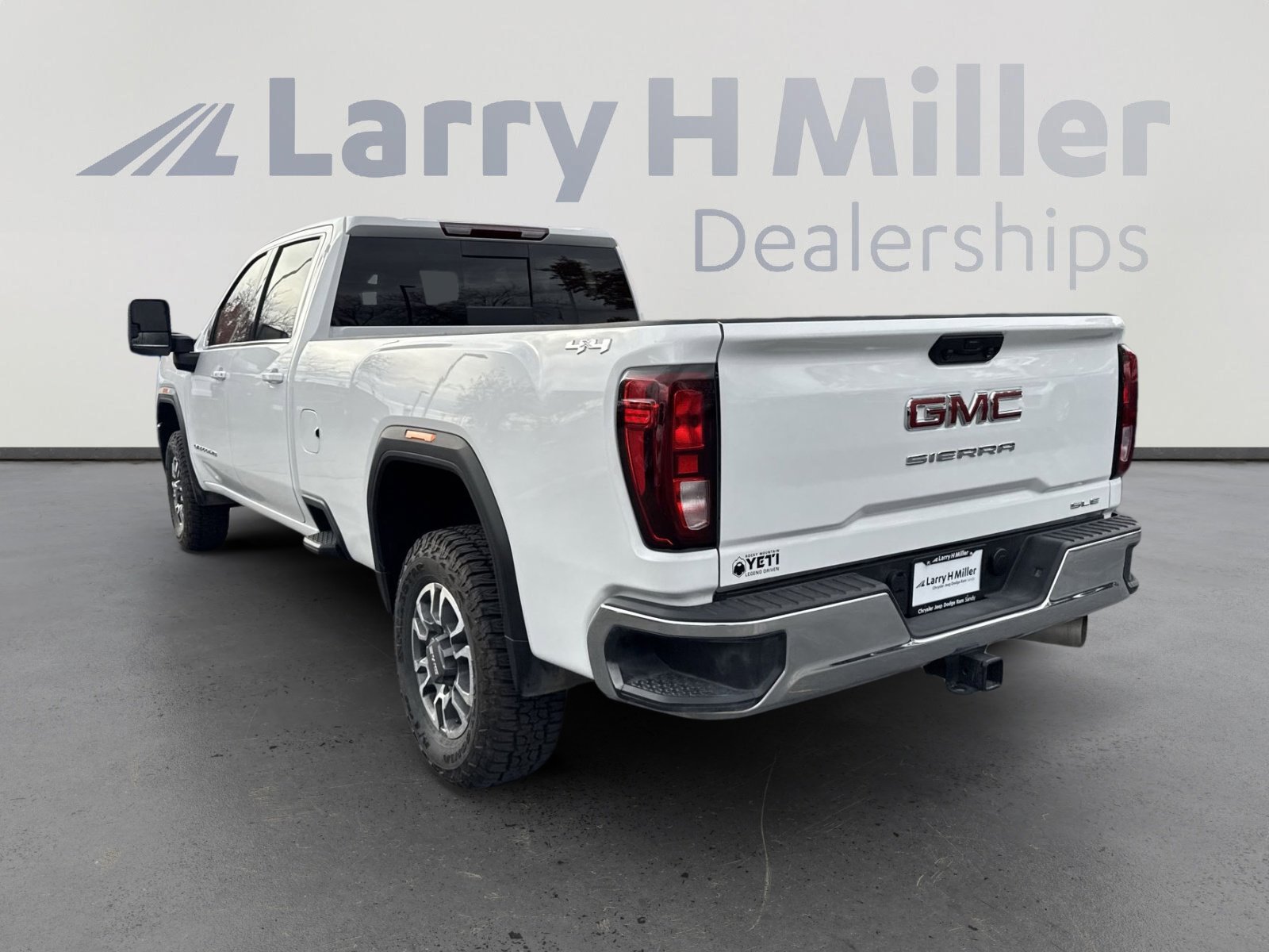 Used 2025 GMC Sierra 3500 SLE w/ SLE Value Package image 6