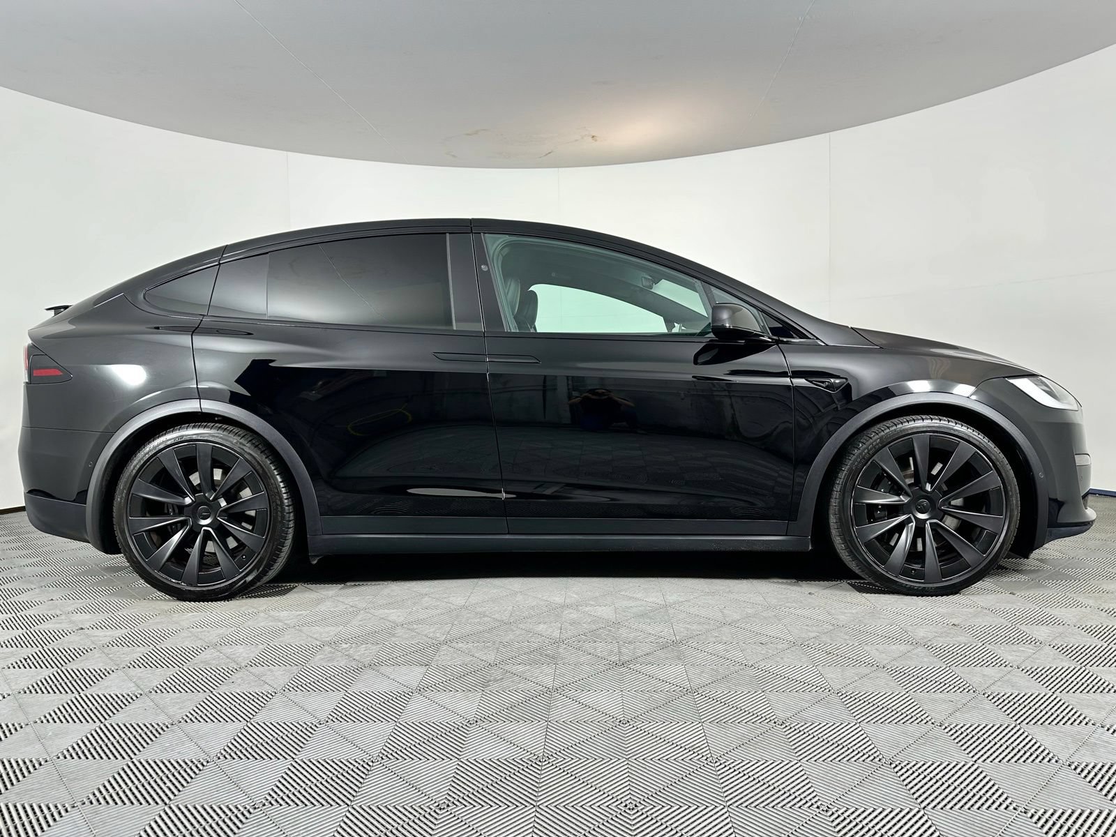 Used 2023 Tesla Model X AWD/4WD image 34