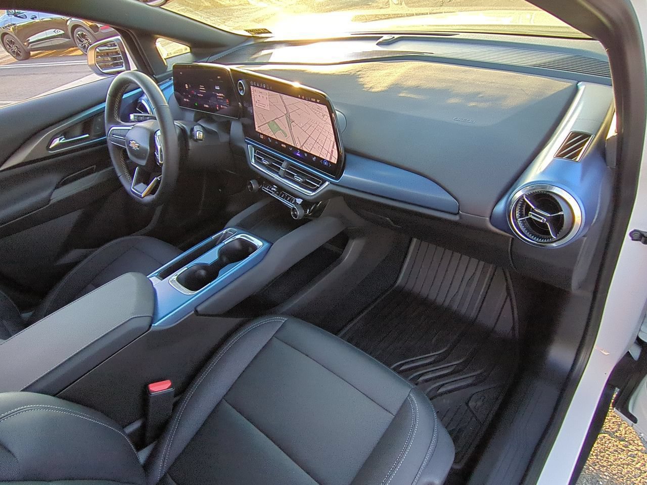 Used 2024 Chevrolet Equinox EV LT w/ LPO, All-Weather Mat Package AWD/4WD image 27