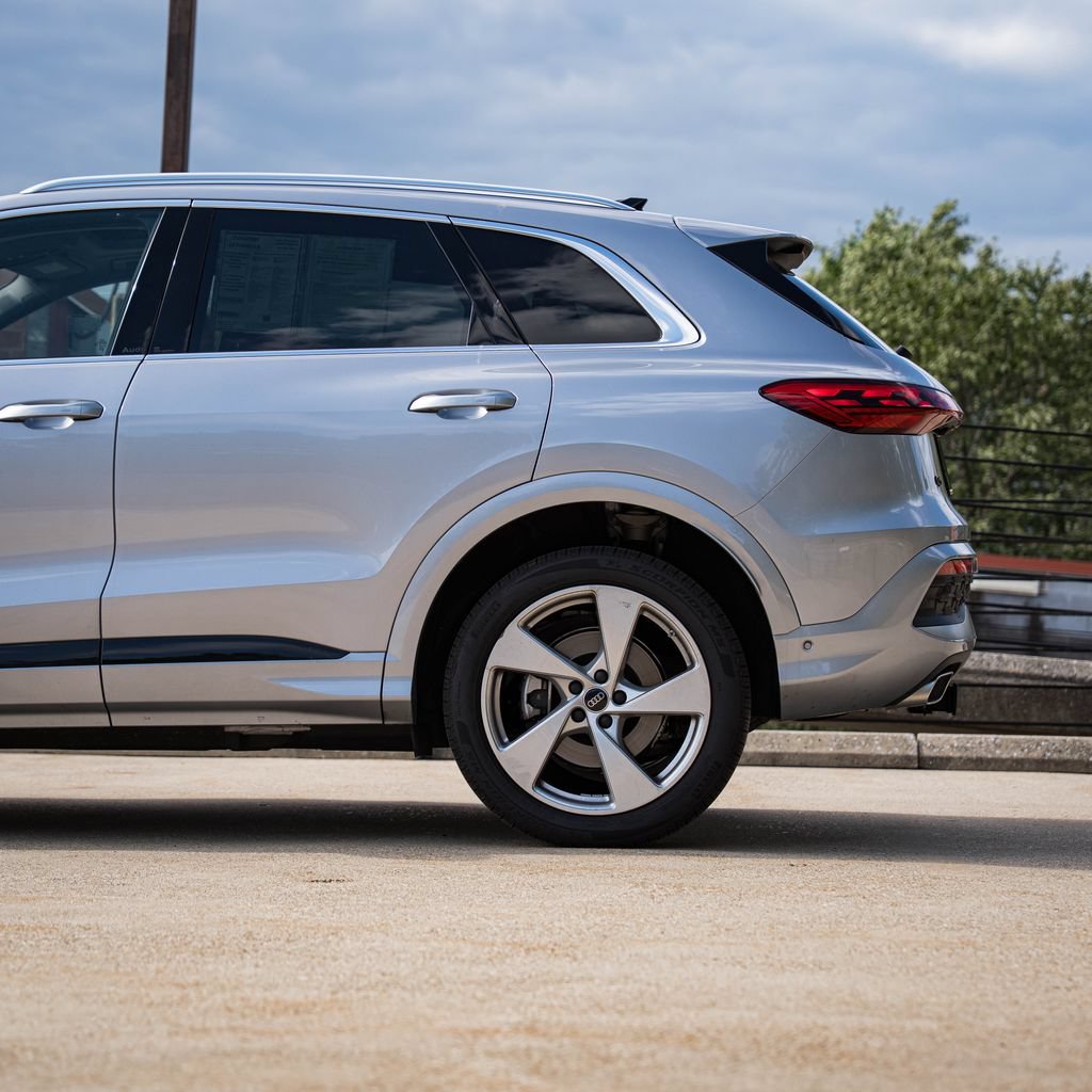Used 2025 Audi Q5 Premium Plus w/ Premium Plus AWD/4WD image 4