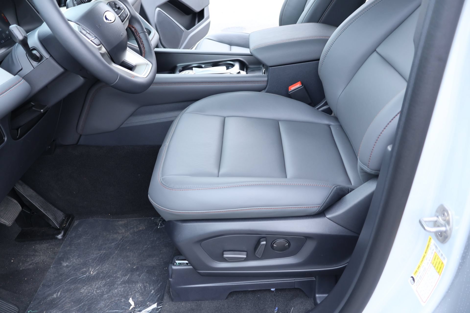 New 2026 Ford Explorer Active w/ Active Comfort Package AWD/4WD image 12
