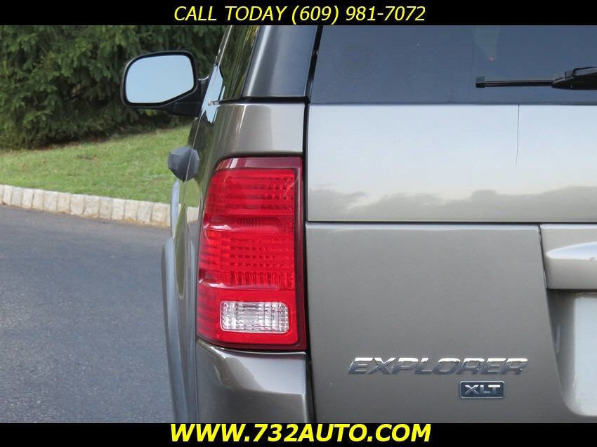 Used 2003 Ford Explorer XLT image 22