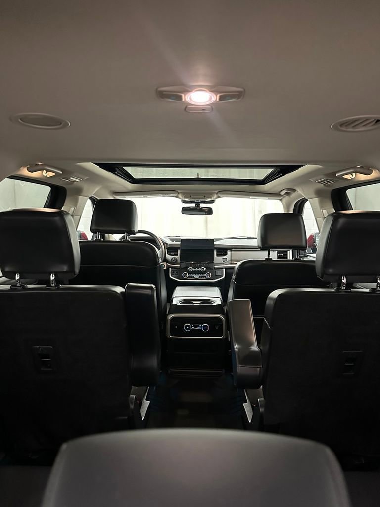 Used 2022 Ford Expedition XLT w/ Equipment Group 202A AWD/4WD image 32