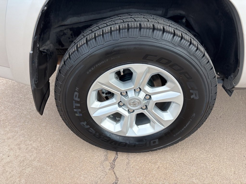 Used 2015 Toyota 4Runner image 11