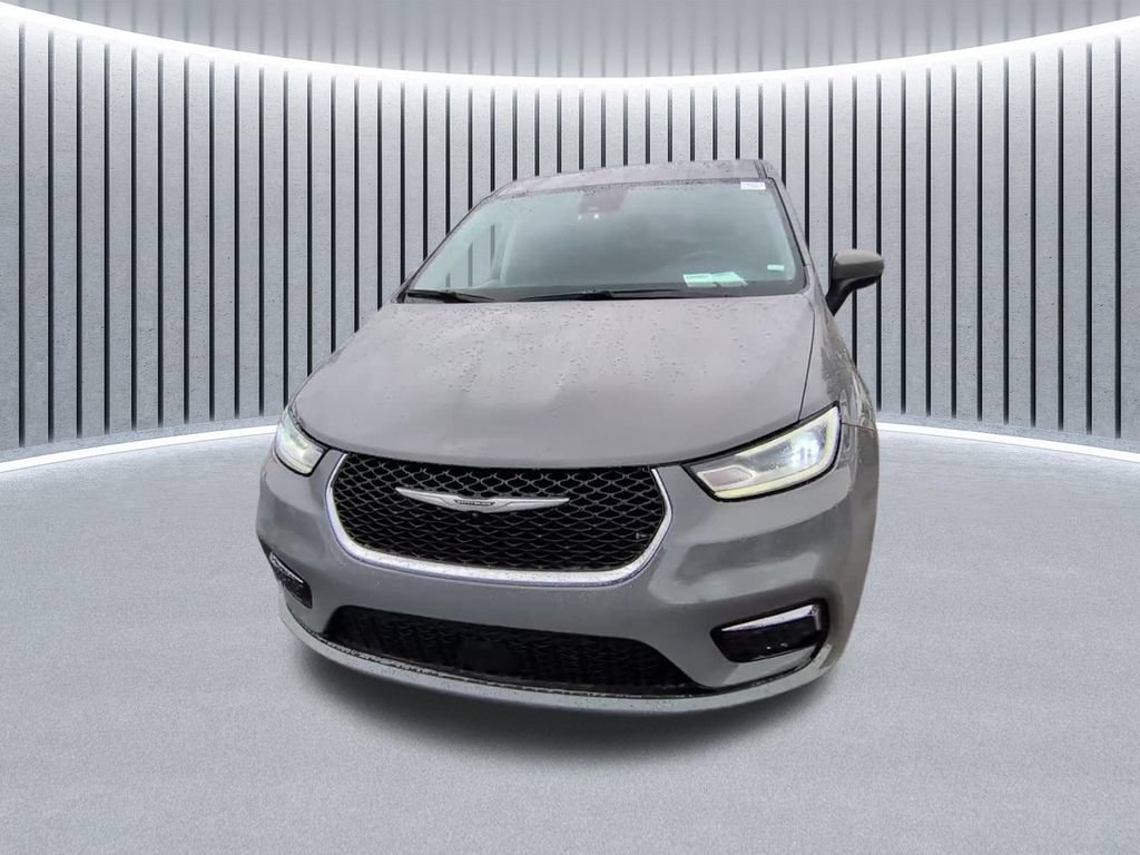 Used 2023 Chrysler Pacifica Touring-L FWD image 20