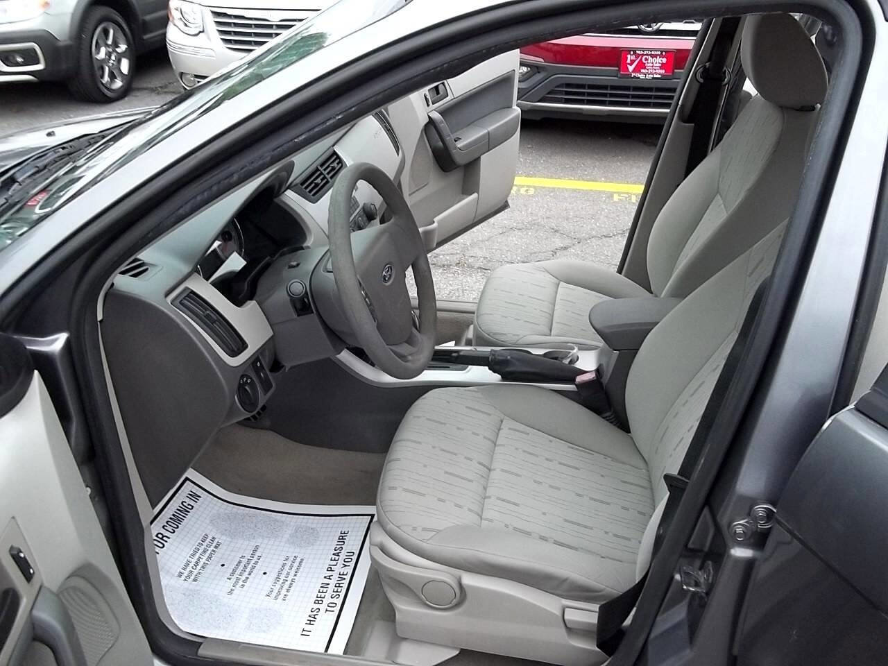 Used 2010 Ford Focus SE image 8