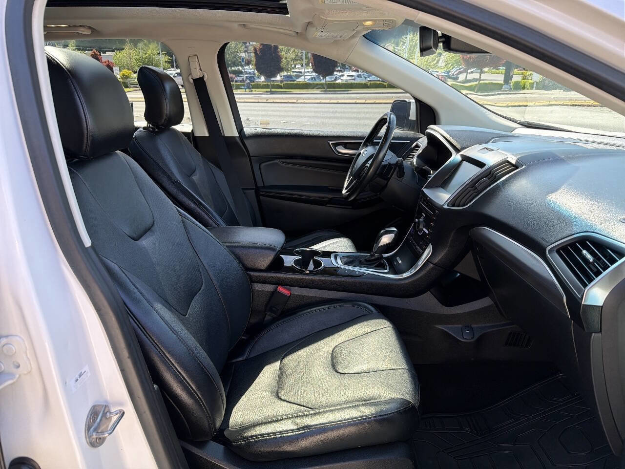 Used 2015 Ford Edge Titanium w/ Equipment Group 302A AWD/4WD image 18