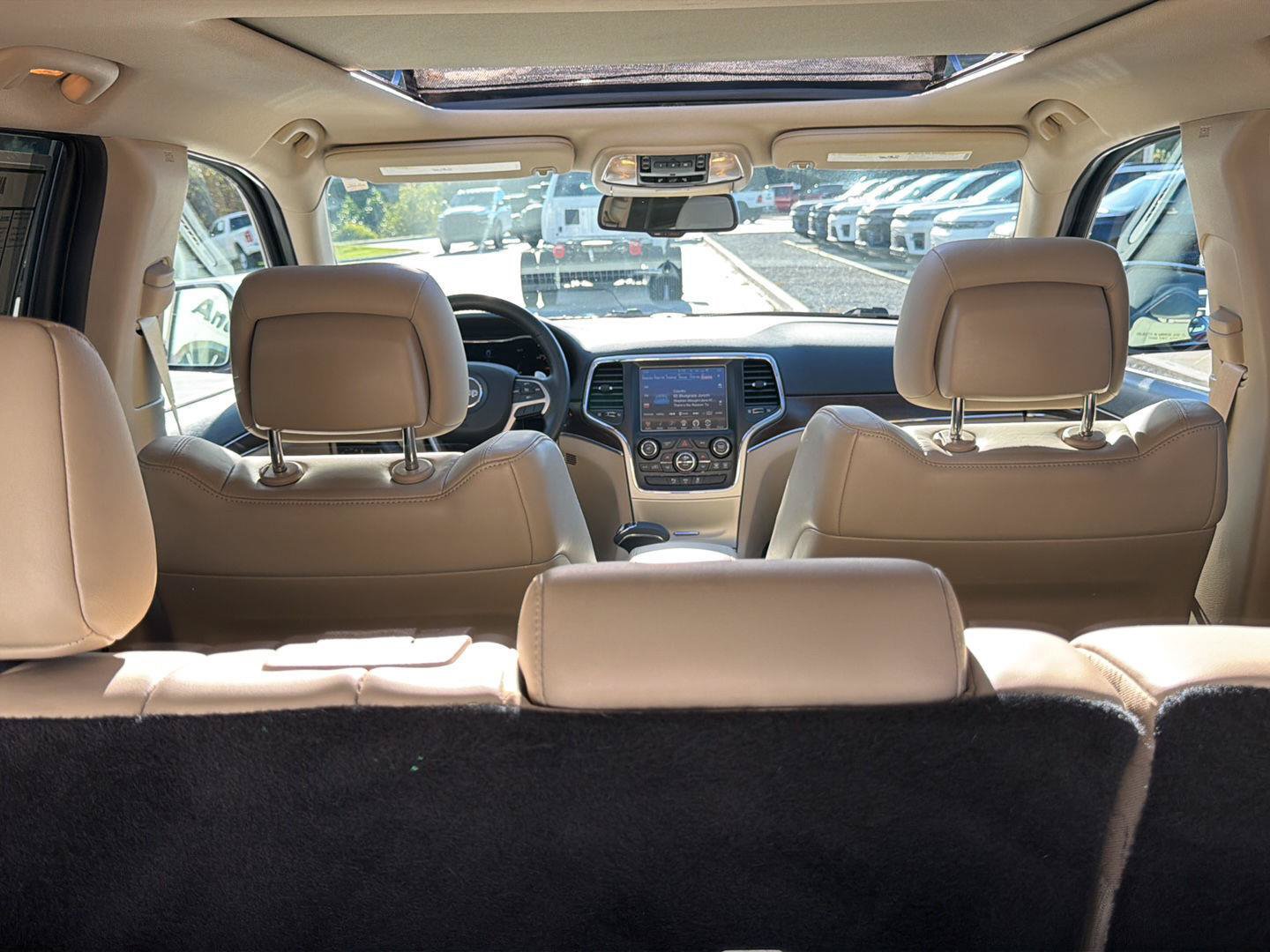 Used 2015 Jeep Grand Cherokee Limited w/ Luxury Group II AWD/4WD image 34