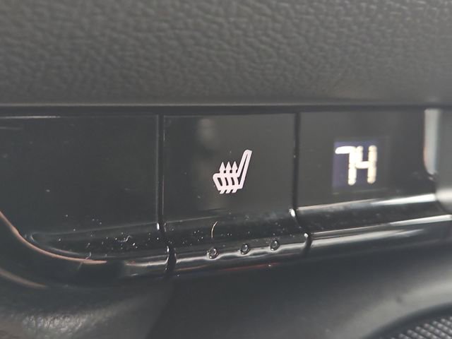 Used 2025 Chevrolet Blazer LT image 4