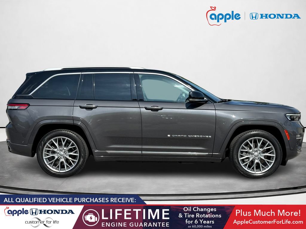 Used 2022 Jeep Grand Cherokee Summit w/ Advanced Protech Group IV AWD/4WD image 2