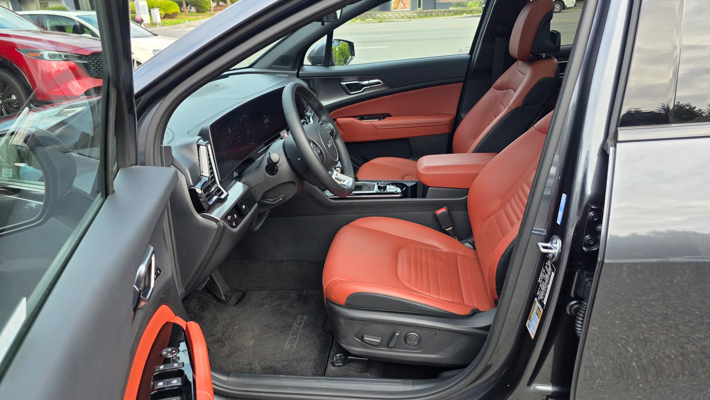 Used 2023 Kia Sportage SX image 10