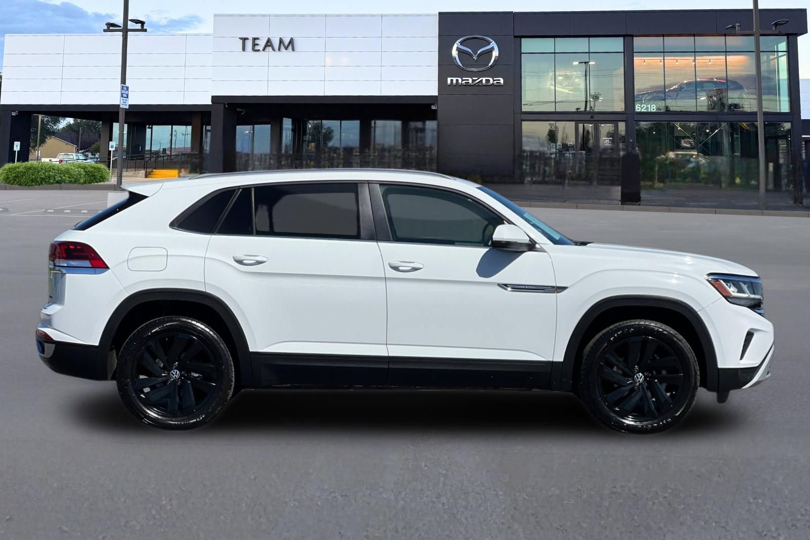 Used 2022 Volkswagen Atlas Cross Sport SE AWD/4WD image 3