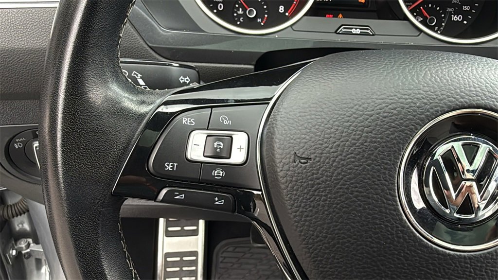 Used 2021 Volkswagen Tiguan SE R-Line image 33