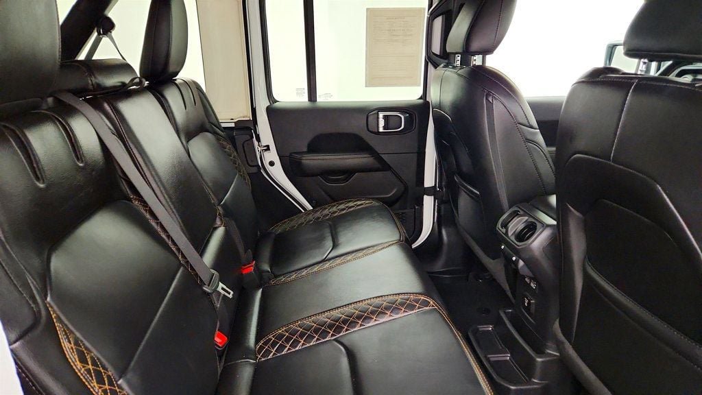 Used 2023 Jeep Wrangler Unlimited Sahara AWD/4WD image 23
