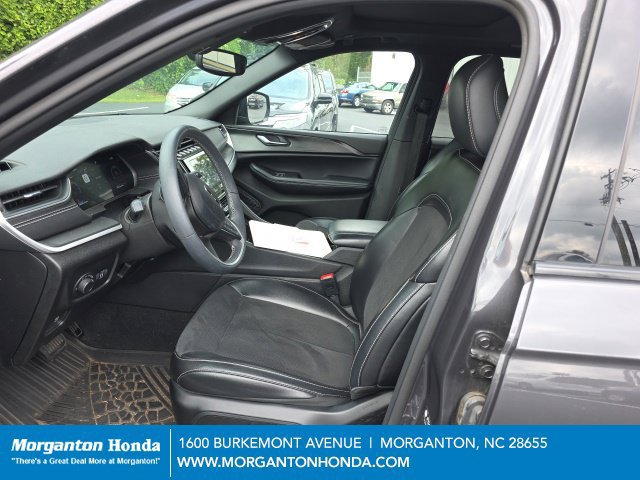 Used 2023 Jeep Grand Cherokee Altitude AWD/4WD image 6
