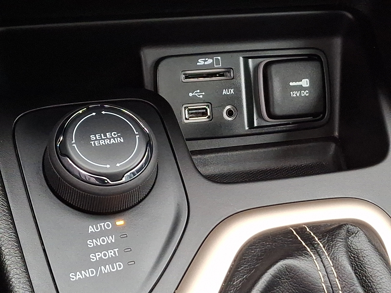 Used 2018 Jeep Cherokee Limited w/ High Altitude Package image 26