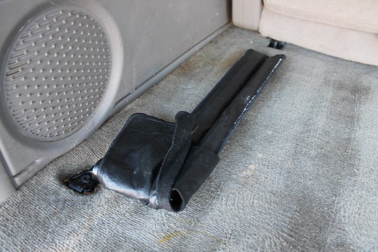 Used 2005 Chevrolet Suburban LS image 29