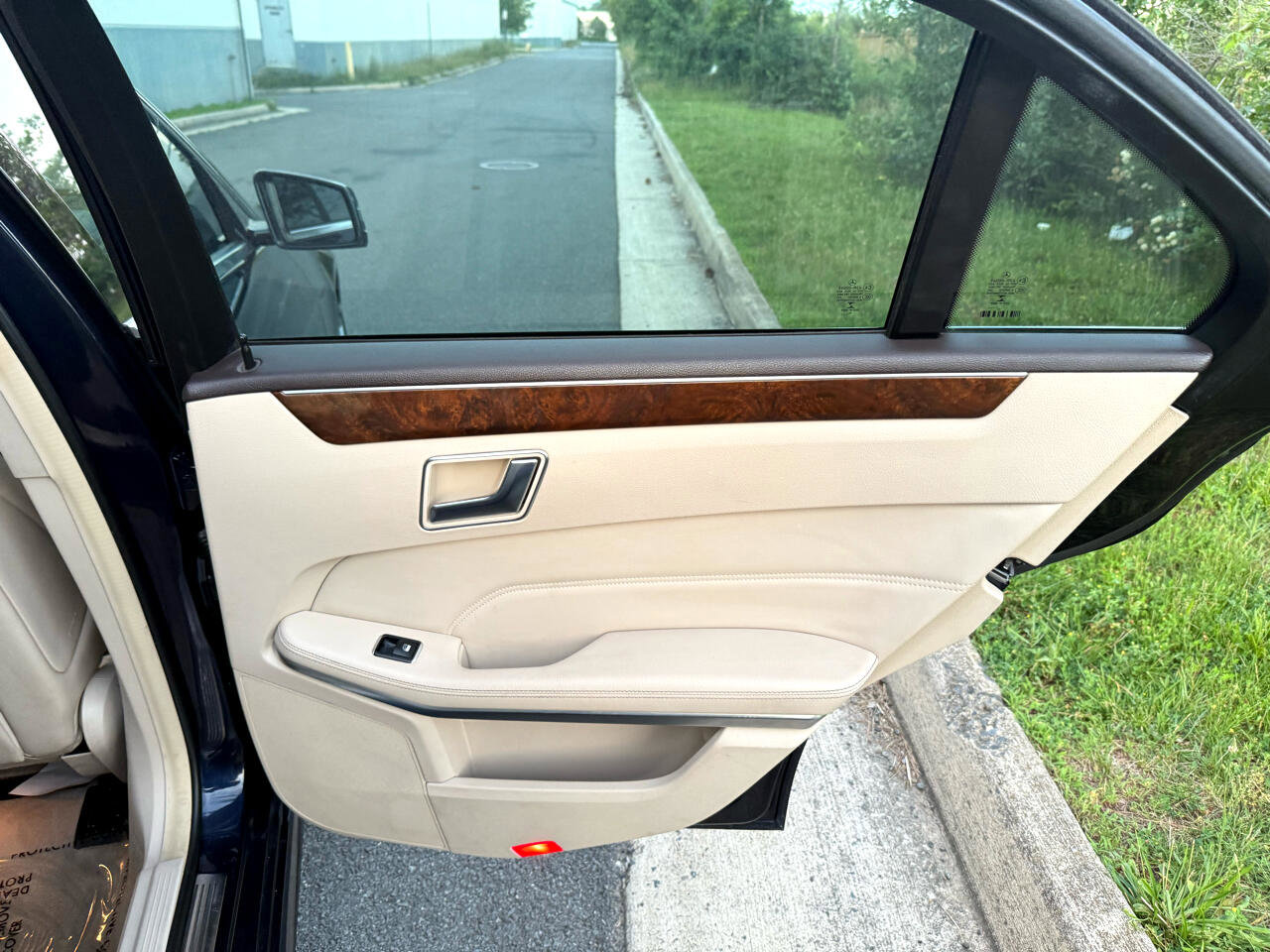 Used 2015 Mercedes-Benz E 350 4MATIC Sedan image 25