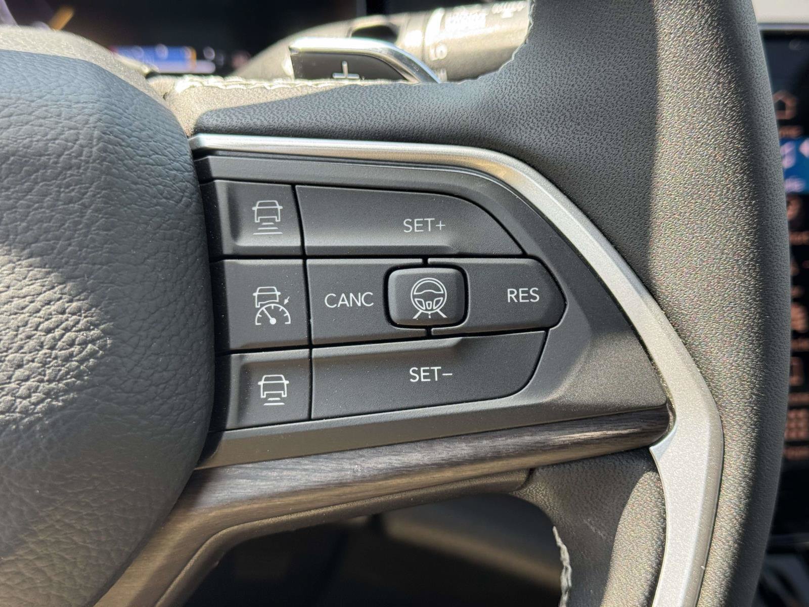 Used 2026 Jeep Grand Cherokee Limited AWD/4WD image 21