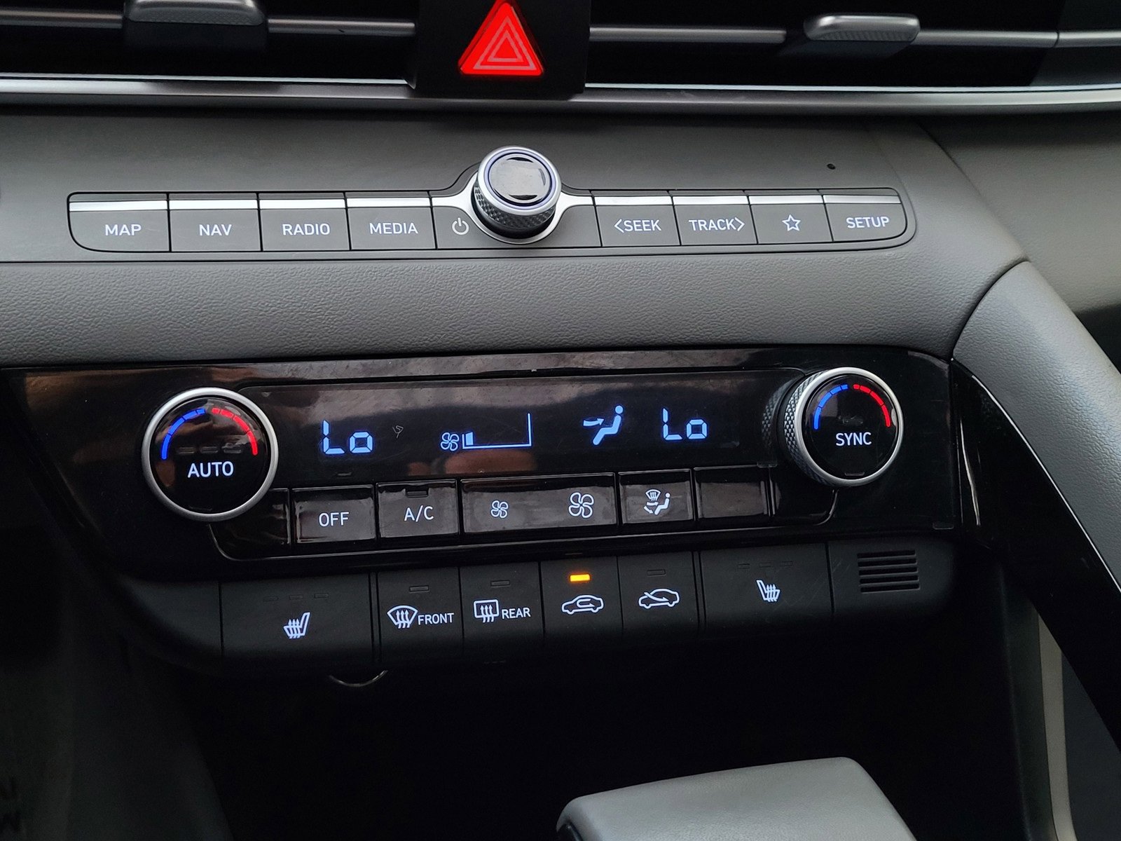 Used 2024 Hyundai Elantra SEL w/ Convenience Package image 19