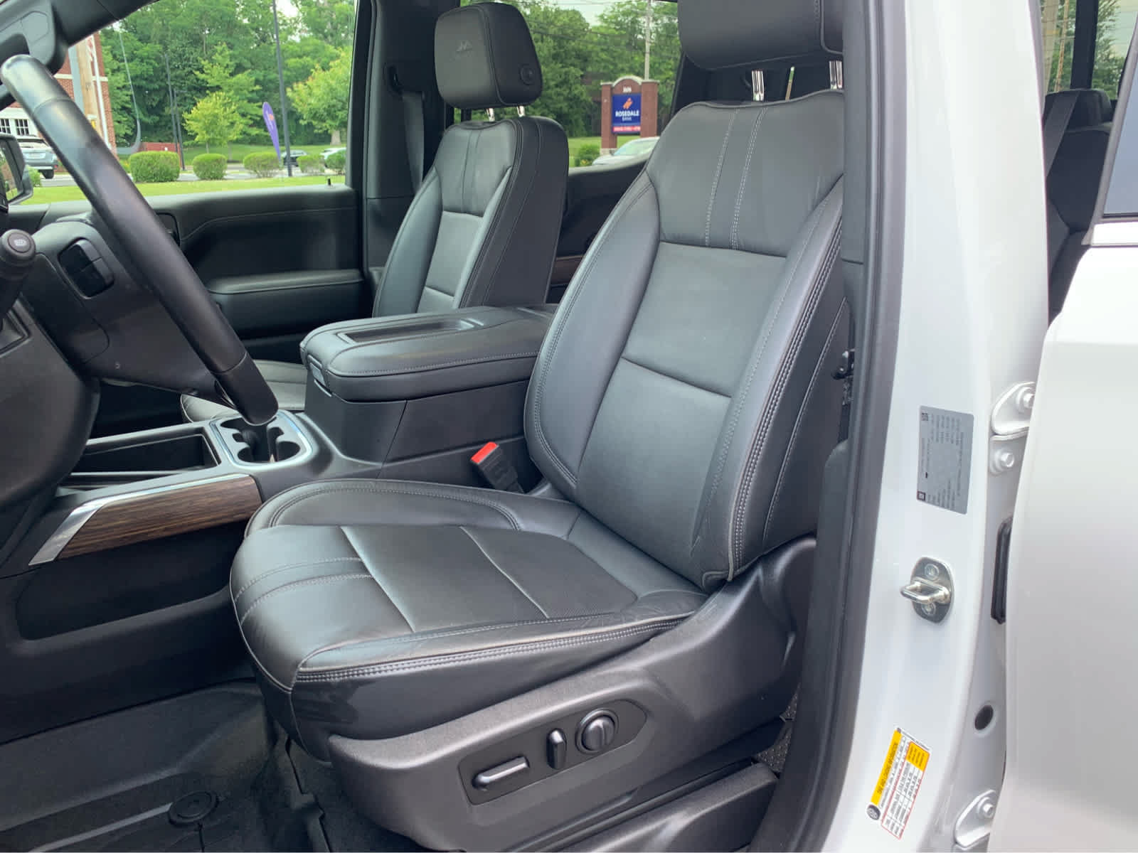 Used 2019 Chevrolet Silverado 1500 High Country w/ Technology Package AWD/4WD image 11